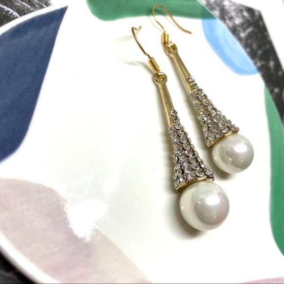LAST ONE 💖Faux Pearl Diamond Earrings - Picture 2 of 4